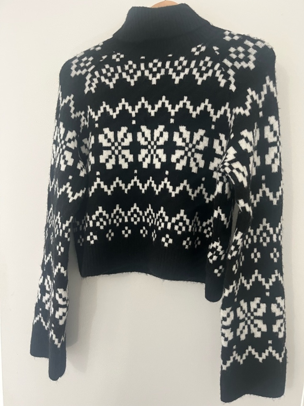 [NWT]  H&M Black & White Turtleneck Cropped Sweater Size M - Women